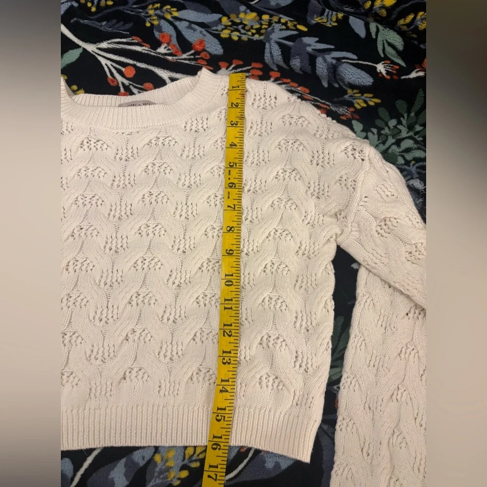 Chic White Cable Knit Cropped Sweater - Picture 5 of 9
